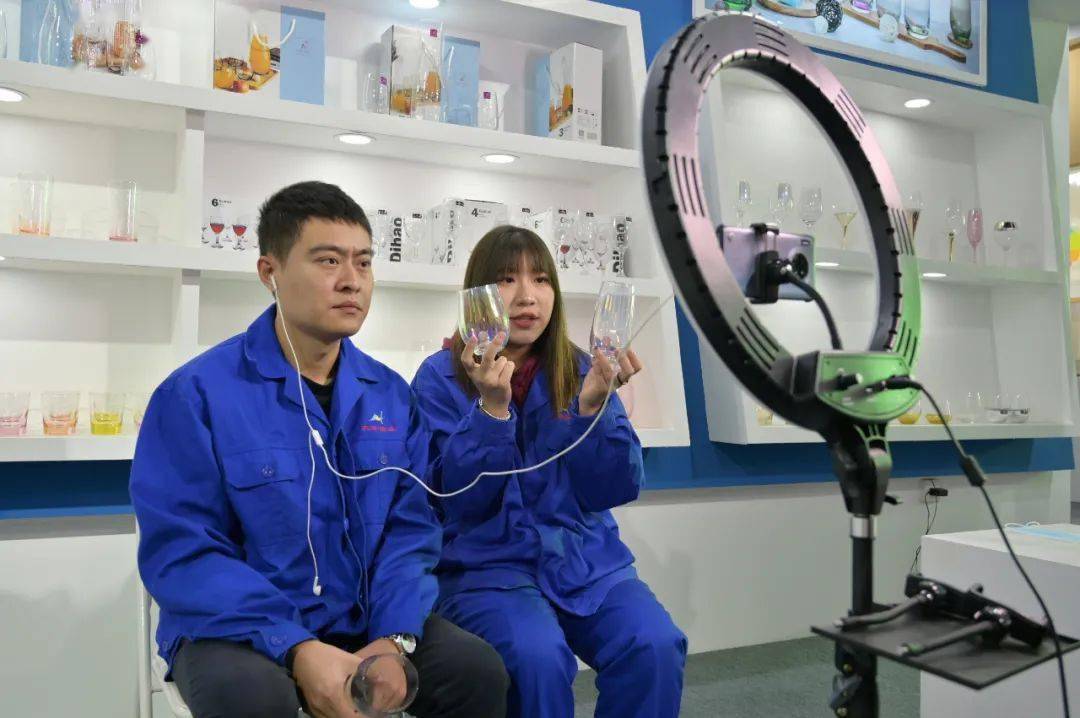 第三屆中國(guó)(祁縣)玻璃器皿博覽會(huì) 暨&ldquo;一帶一路&rdquo;中小企業(yè)特色產(chǎn)業(yè)產(chǎn)品交易會(huì)開幕